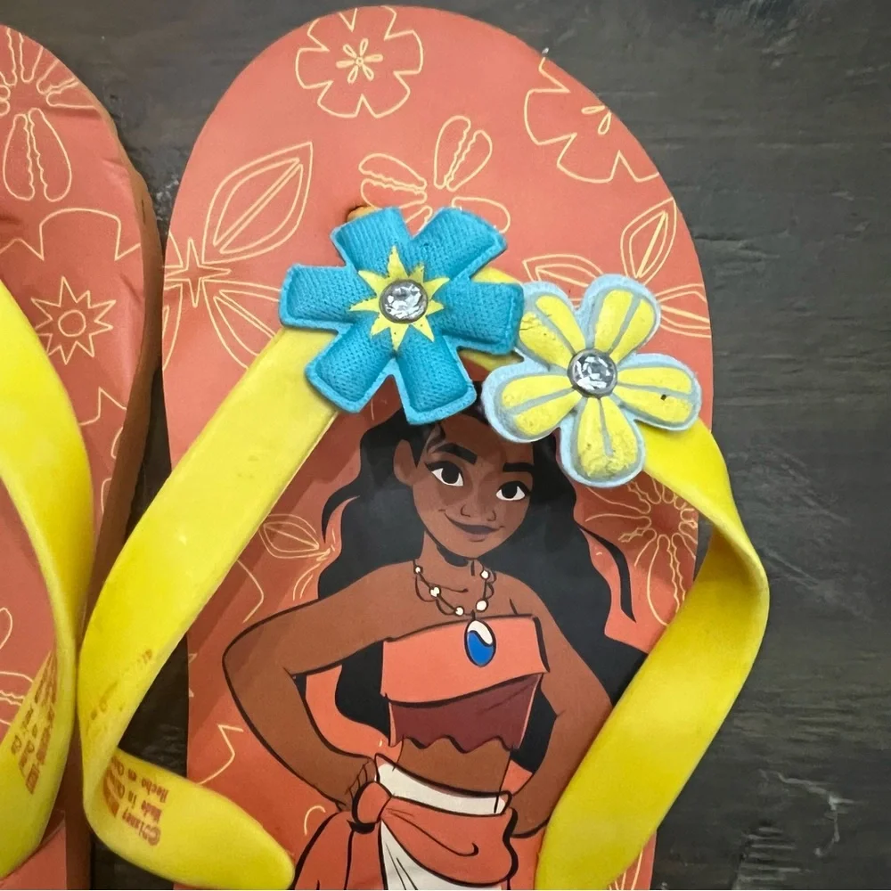 ✅ Disney Princess Moana flip flops kids size large
